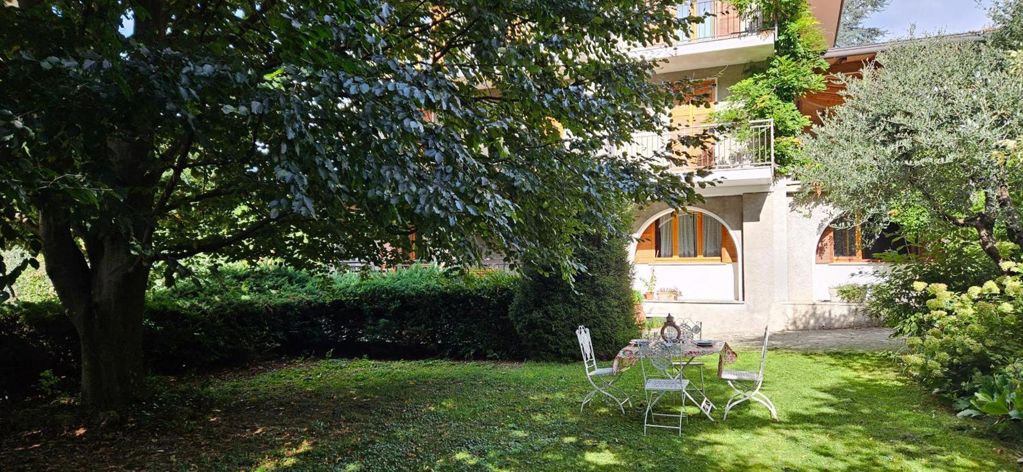 Appartamento Con Ingresso Autonomo, Giardino Privato E Portico Introbio エクステリア 写真