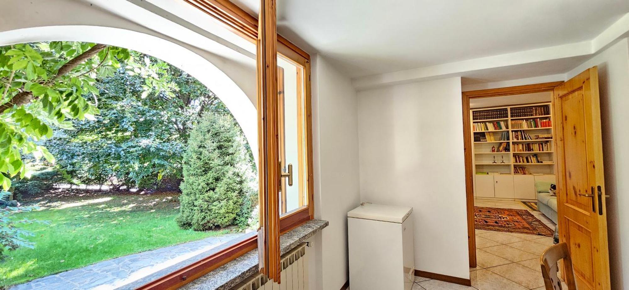 Appartamento Con Ingresso Autonomo, Giardino Privato E Portico Introbio エクステリア 写真