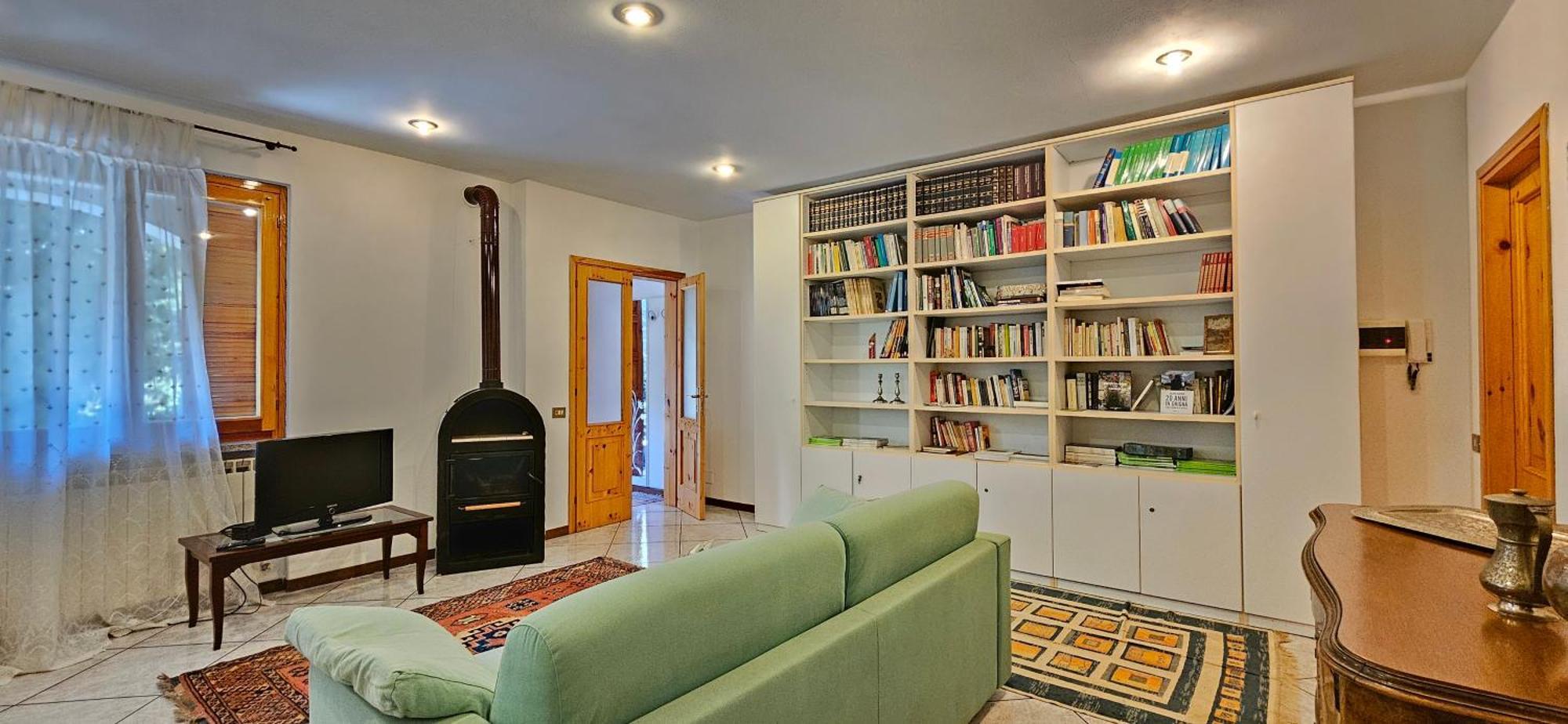 Appartamento Con Ingresso Autonomo, Giardino Privato E Portico Introbio エクステリア 写真